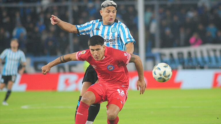 Desde las 21:30, Racing recibe a Argentinos en el Cilindro.